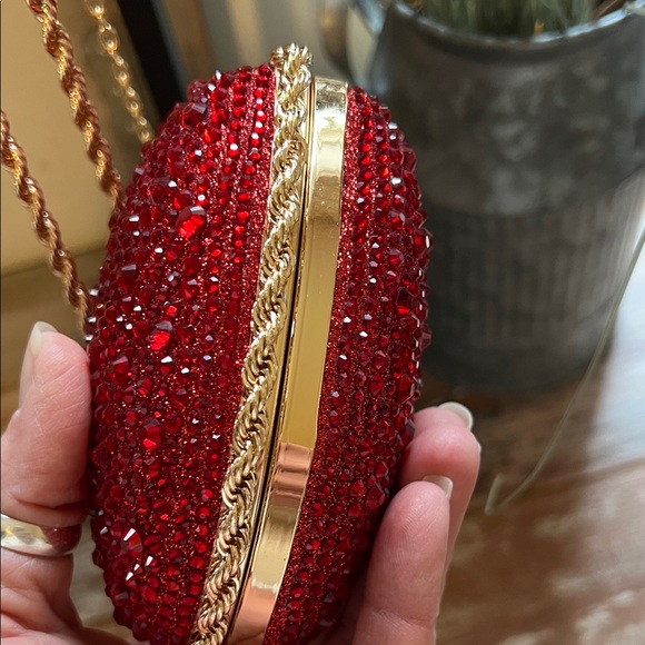 Red Heart-Shaped Glitter Clutch - Picture 8 of 8